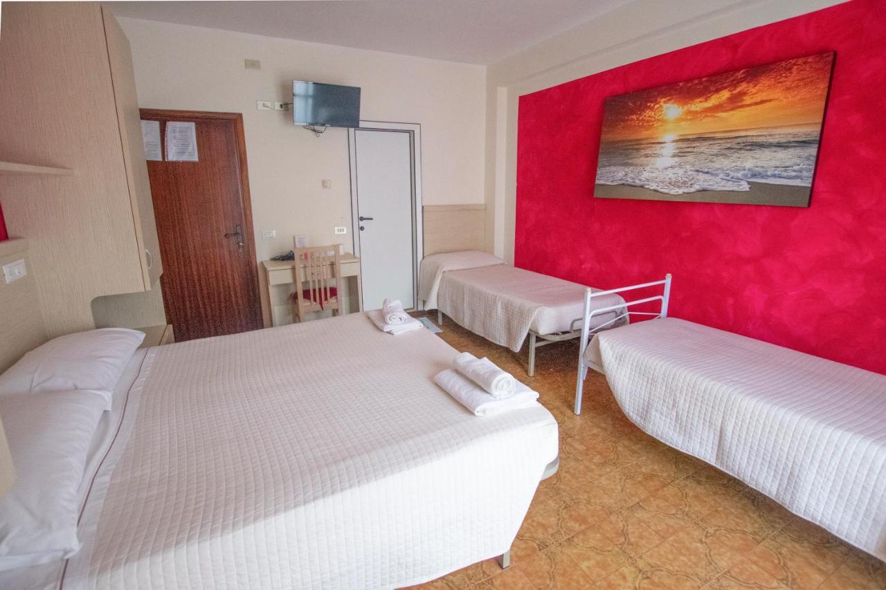 Hotel Maxim Misano Adriatico Esterno foto