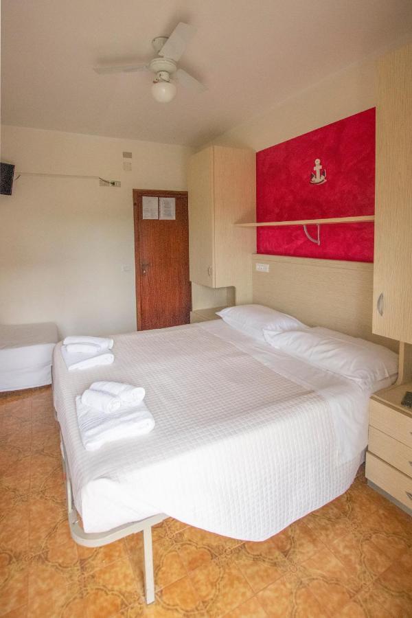 Hotel Maxim Misano Adriatico Esterno foto