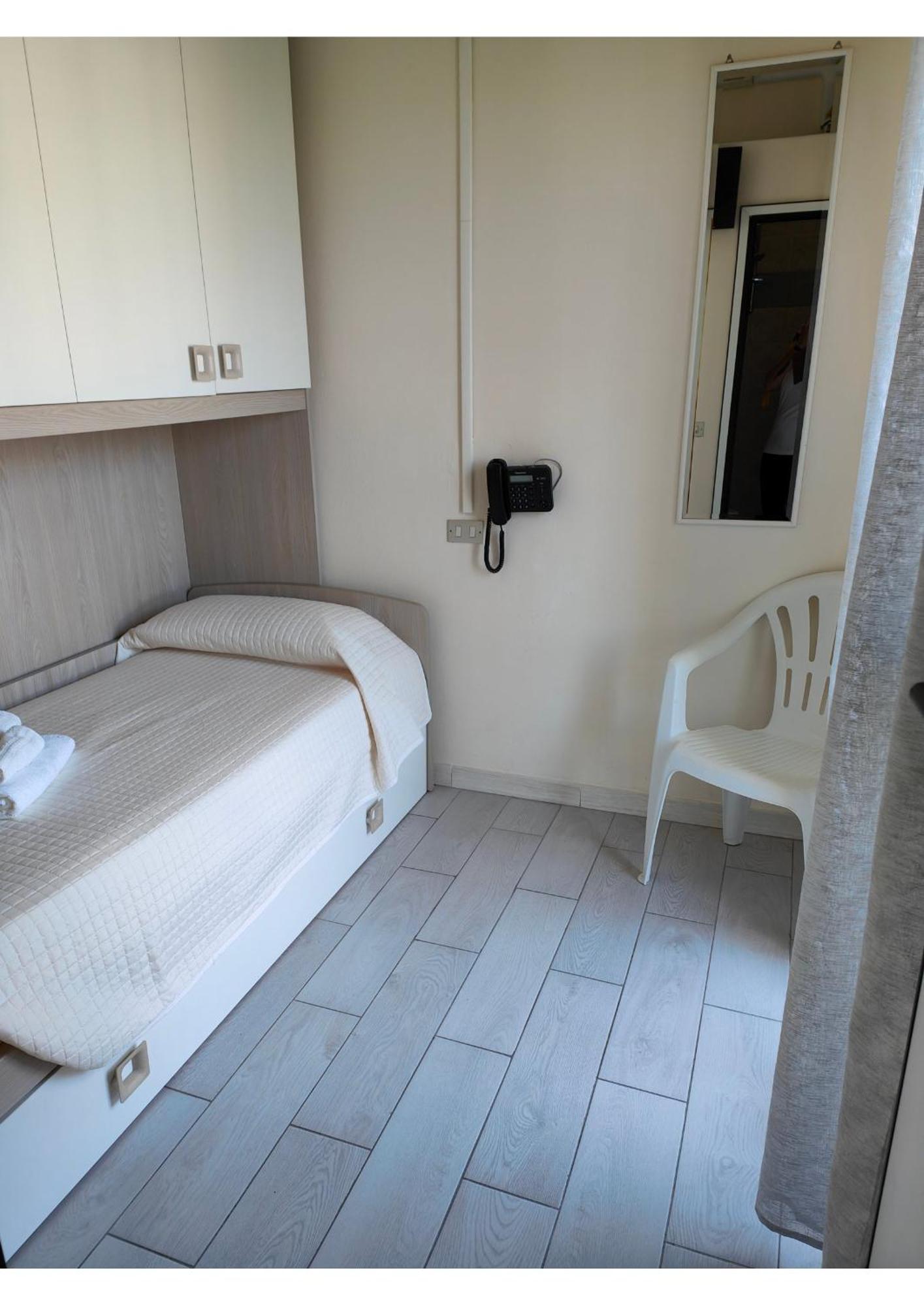 Hotel Maxim Misano Adriatico Camera foto