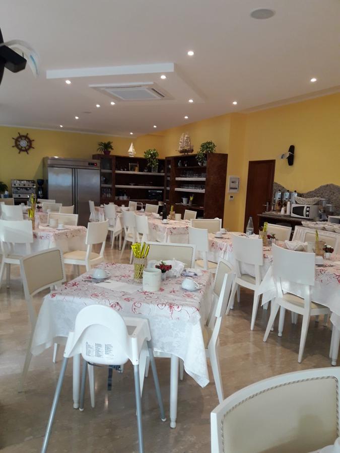 Hotel Maxim Misano Adriatico Esterno foto