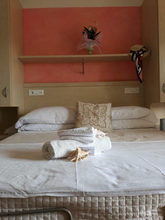 Hotel Maxim Misano Adriatico Esterno foto