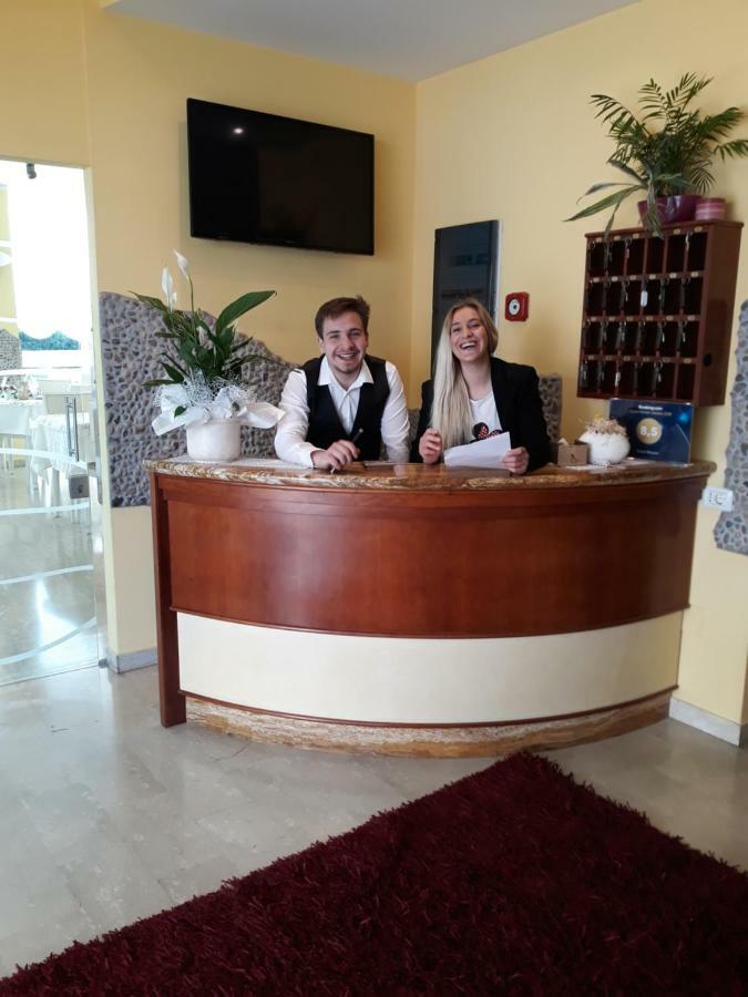 Hotel Maxim Misano Adriatico Esterno foto