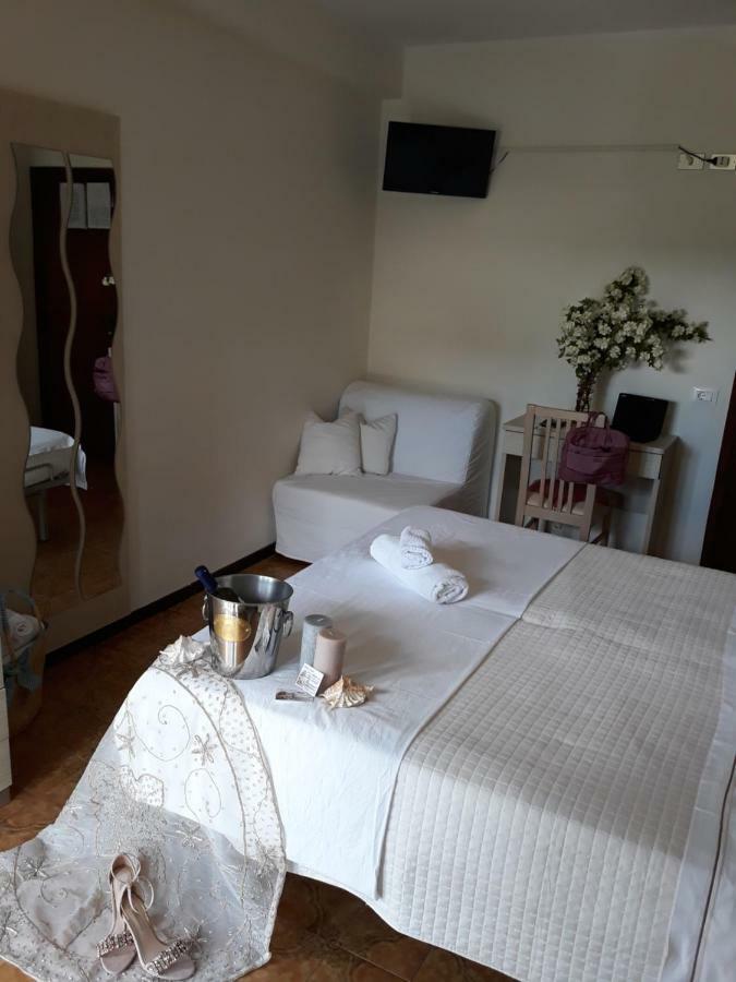 Hotel Maxim Misano Adriatico Esterno foto